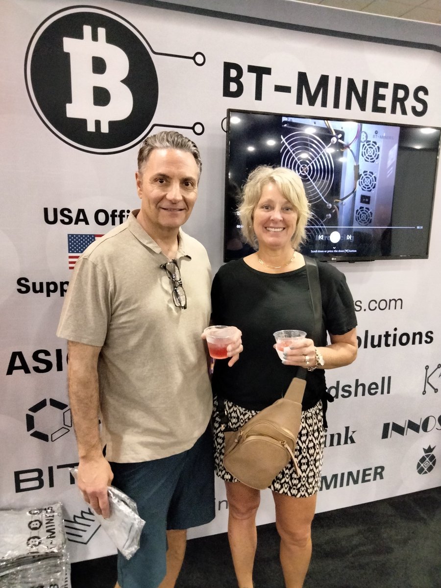BtMiners's tweet photo. We love meeting BT-Miners customers! #Bitcoin2022 https://t.co/a6Mw7pN6T5