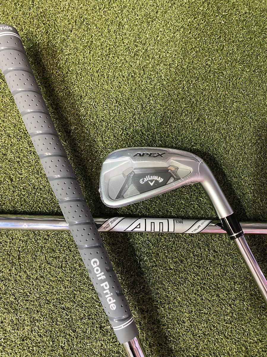 klbuildcentre's tweet photo. This is one of our favourite builds so far this week.

@CallawayGolf Apex ‘21 4-P with @truetempergolf AMT Tour White S300 and @golfpridegrips Microsuede grips.

Custom fit to built within 7 days!!

#custombuilt #callawayapex #amttourwhite https://t.co/ShLZTrxnme