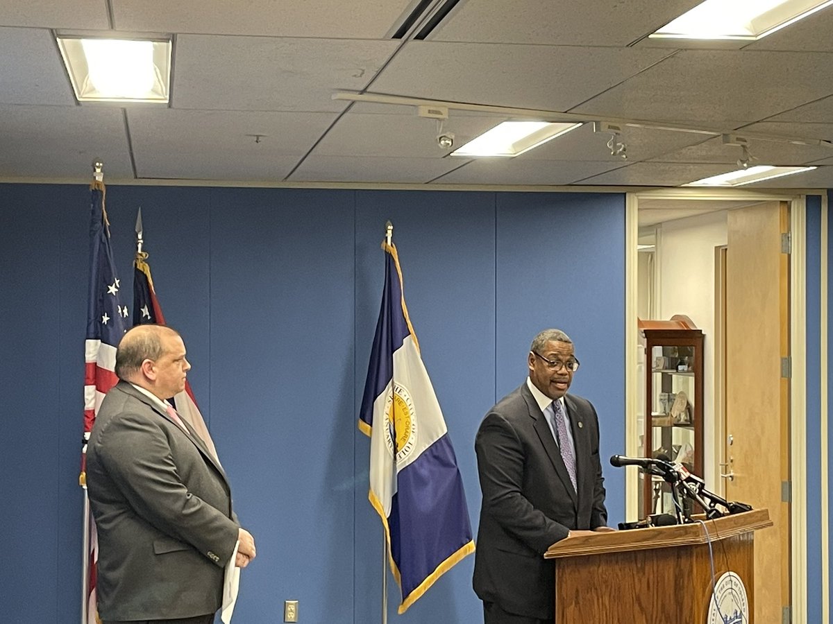 ChiefAArmstrong's tweet photo. I would like to welcome Mr. Lacy DeBerry to the City of Toledo leadership team. I look forward to working with you. 👏👍 @city_of_toledo @ToledoFire https://t.co/Wav66ZYyDG