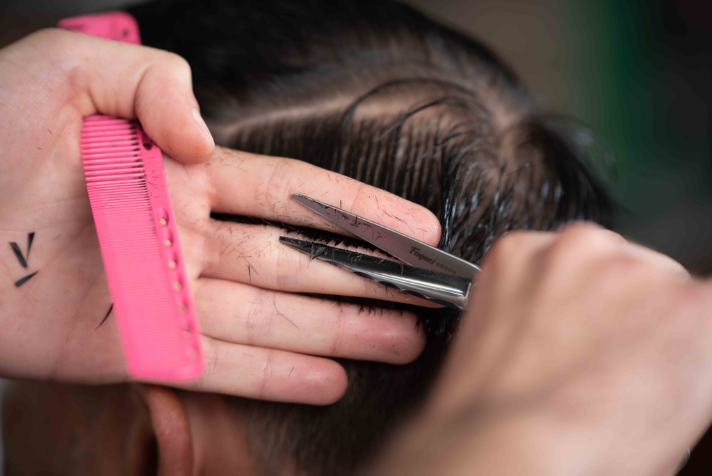 fagaci1's tweet image. 💯Professional Quality &amp;amp; VG10 Steel - The construction of these professional hair shears are of excellent quality with a unique visual appearance, hardness, and extreme sharpness, as a result, the cutting is unbeatable.

#fagaci #fagacishears #VG10 #shears #hairdressingscissors