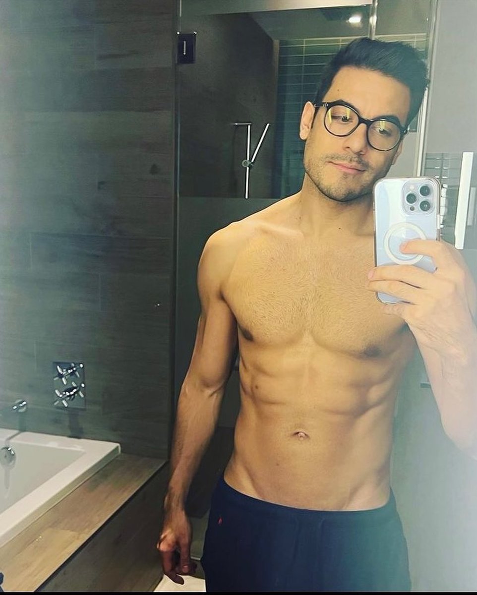 QNadieTeDigaQNo's tweet photo. Buenos días les desea #CarlosRivera
#Riveristas #QNadieTeDigaQNo #fans #guapo #sinplayera #riveristas https://t.co/EftfB62Gfc