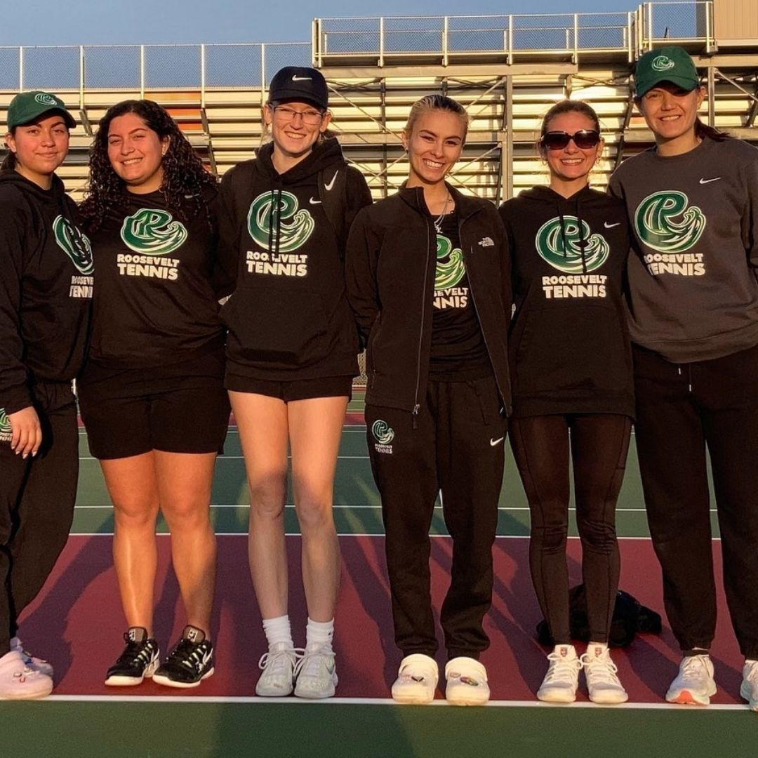 RooseveltU's tweet photo. From sunrise to sunset, our #studentathletes make us proud with their hard work and dedication on the field and in the classrooms. We're so fortunate to have you as part of our Roosevelt community.
🏀 Happy #NationalStudentAthleteDay!!! 🏐
#athlete #sports #rooseveltu https://t.co/avU2L2K5Pn