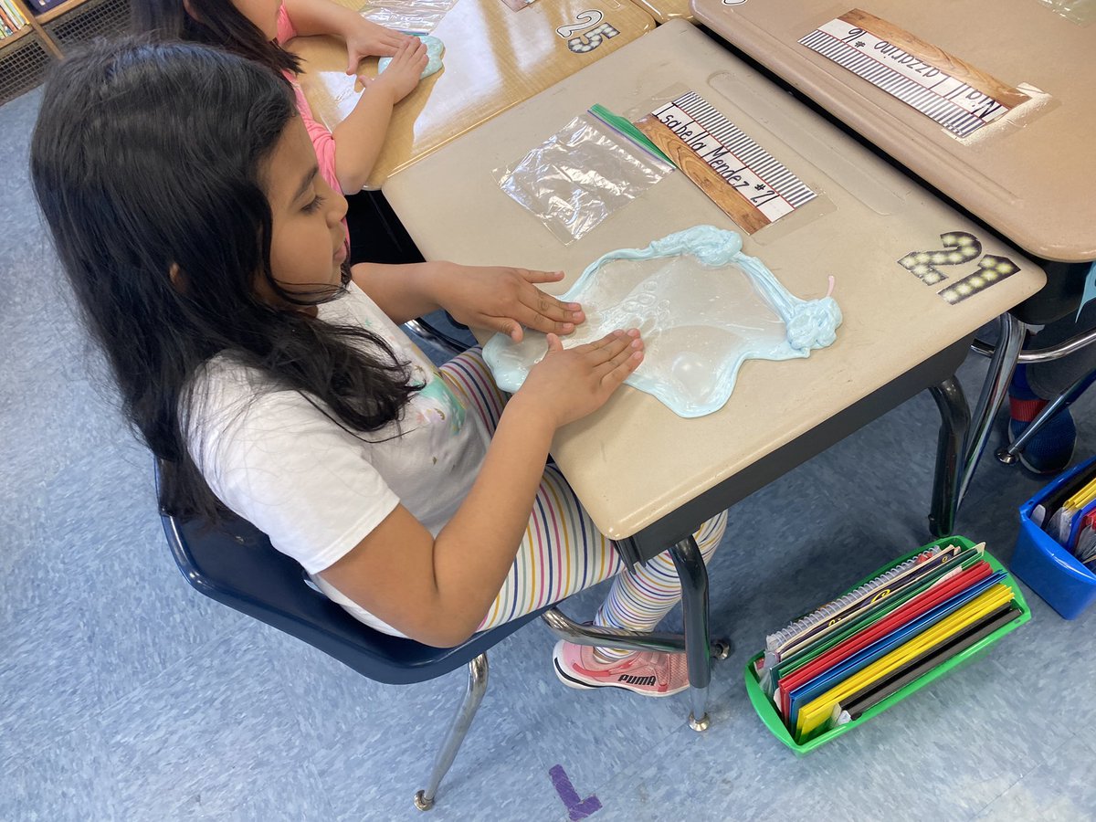DeluccaJean's tweet image. STEAM is doubled in excitement with Dos Idiomas 🔬🔬📚 @BayShoreSchools @DualLangSchools @BrookAveSchool @FountasPinnell #alwaysgrowing @SraCorbett @JoeFlick5