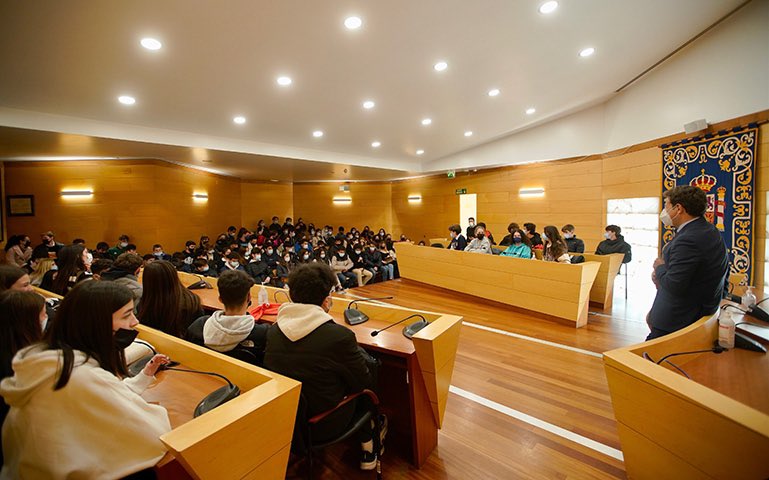 El programa 4º de ESO + Empresa acerca a los jóvenes de #LasRozas al tejido empresarial del municipio.

➡️ Han participado 120 alumnos de 6 centros educativos junto a empresas como Ikea, Kyocera, Día, Las Rozas Village o el Hotel Attica

➕ lasrozas.es/node/8536