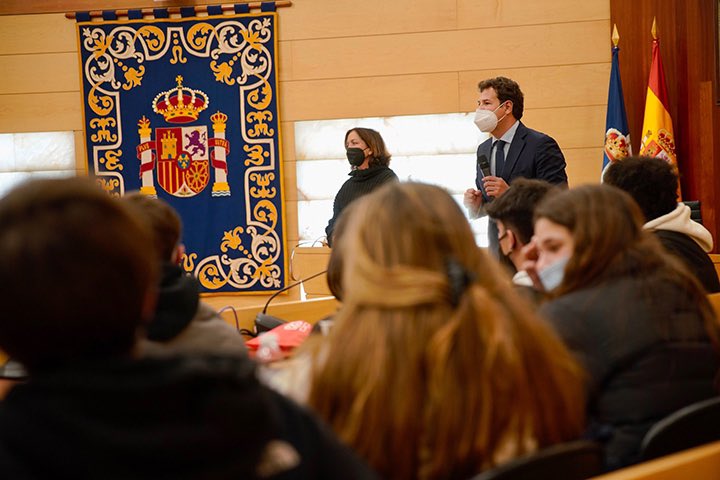 Ayto_Las_Rozas's tweet photo. El programa 4º de ESO + Empresa acerca a los jóvenes de #LasRozas al tejido empresarial del municipio.

➡️ Han participado 120 alumnos de 6 centros educativos junto a empresas como Ikea, Kyocera, Día, Las Rozas Village o el Hotel Attica

➕ https://t.co/Q5HEW5Rfrj https://t.co/ovEwofMY1W