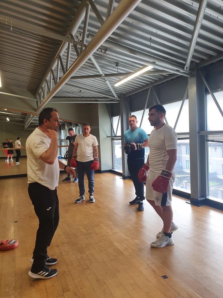 Day 3 of the Cork boxing clever program. Education and understanding of the role of physical exercise and what is #recoverycapital and how it can be gained from the Boxing clever program 🥊
 #collabrateforrecovery 
@cldatf @CoolmineTC @IreRecoveryAcad 
@CorkETB @MardykeArenaUCC