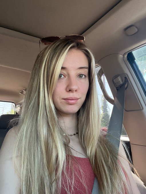 Just having a good day, hope you are too 💕 https://t.co/NrdhRTIBHP