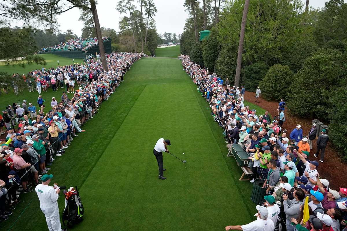 BleacherReport's tweet photo. The fan turnout to see Tiger Woods.

It’s only a practice round. https://t.co/4nYTrU9X5s