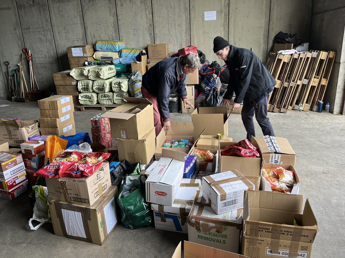 ChristinaDunlo3's tweet photo. Keep the donations coming in every item will make a massive difference to someone’s life. https://t.co/ctmVU1QtxK