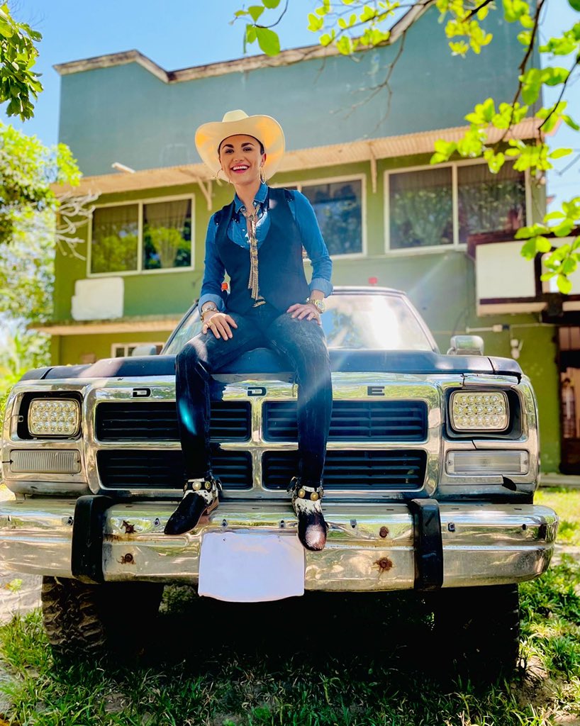 damaragomezmor's tweet photo. Y run run no se raja mi troquita 🤠🎵🎶 #troquita
La vida es muy corta para desperdiciarla! #vive #almaximo vive y deja vivir; conquista tus sueños, rompe tus miedos y atrévete a dar ese paso; que será el que te abra la puerta para lograr tu sueño 👌🏻😘🥰😍 ¡NUNCA TE DETENGAS! https://t.co/V0h59Ni9l4