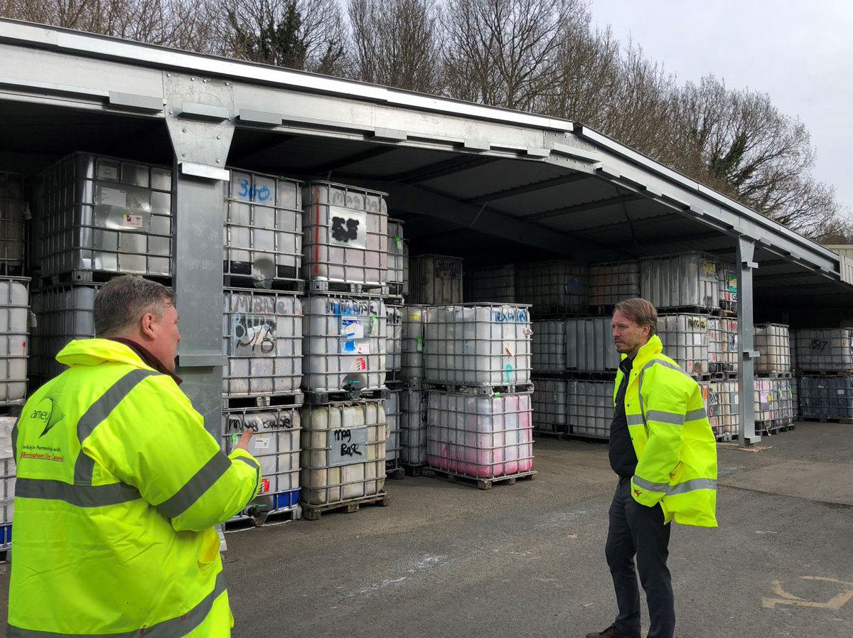 BagnallsGroup's tweet photo. Our Wolverhampton branch is yet again leading the way when it comes to #recycling and #EnvironmentalResponsibility.
The branch has recently been sending leftover paint from projects to @Paint360UK to #recycle into new paint.
#Paint360 #CSR #PaintingaGreenerFuture https://t.co/8a4WKjPeMZ