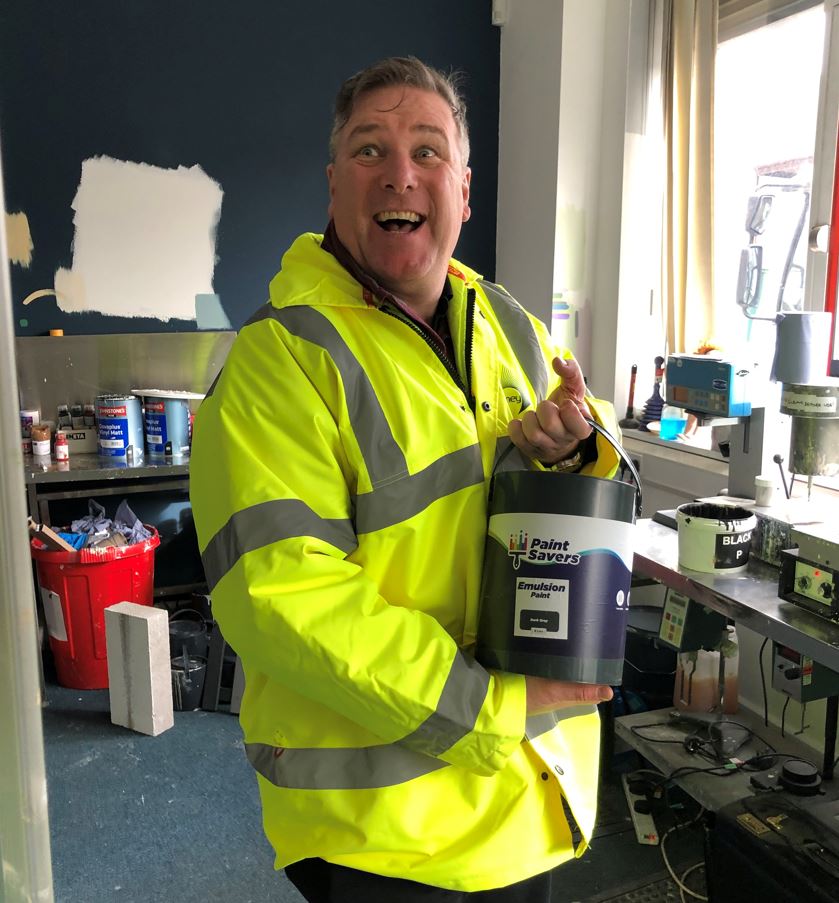 BagnallsGroup's tweet photo. Our Wolverhampton branch is yet again leading the way when it comes to #recycling and #EnvironmentalResponsibility.
The branch has recently been sending leftover paint from projects to @Paint360UK to #recycle into new paint.
#Paint360 #CSR #PaintingaGreenerFuture https://t.co/8a4WKjPeMZ