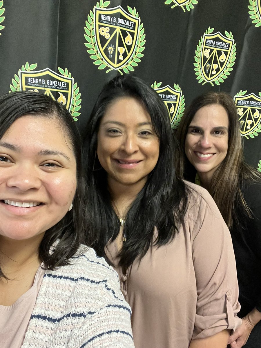 ChristyAlvare14's tweet photo. Reunited with 🥰 @MariaRossAP at HBGonzalez. Experienced Personalized Learning in action. Thank you @PrincipalRey for this amazing opportunity. #PLTour https://t.co/WNGigPbHJI