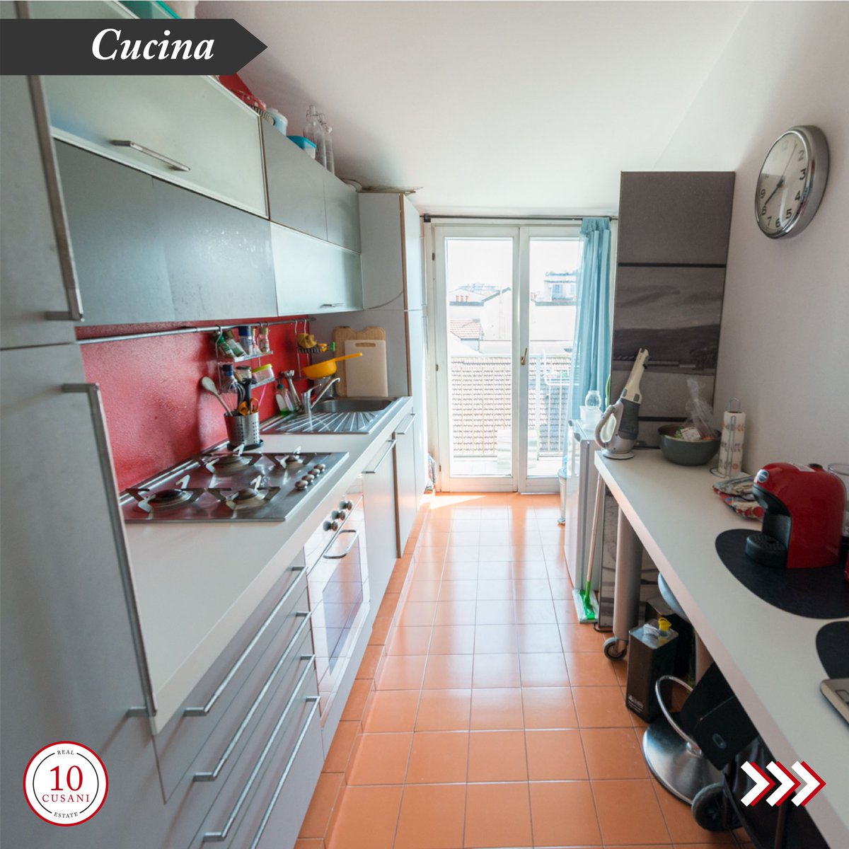 10Cusani's tweet photo. Luminoso attico con vista in Piazza Emilia di 75 mq, ultimo piano, con ascensore.Composto da: ingresso, living con sala da pranzo, cucina semi abitabile, disimpegno, 2 camere da letto, 2 servizi e 2 balconi. 
Prezzo €529,000
#caseinvendita #vendocasa #venderecasa #appartamenti https://t.co/MWlczdRElk