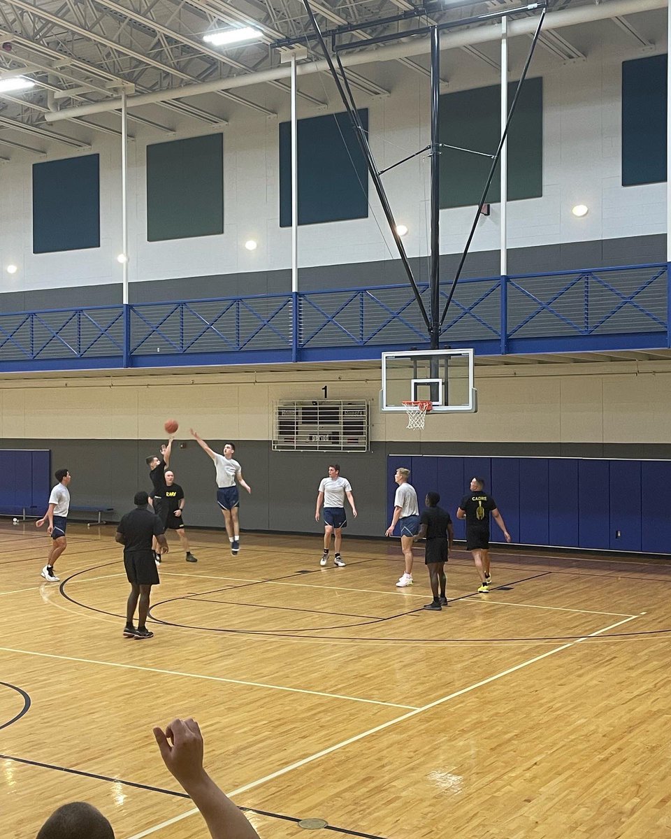 ArmyUwf's tweet photo. Argonaut cadets competed against AFROTC Det. 014 this morning for the Commander’s Cup. The competition consisted of volleyball 🏐, basketball 🏀, and dodgeball. All cadets competed to foster healthy competition. @6thBdeArmyROTC @goargos @armyrotc #lifeisacompetition🎯🎖🏆 https://t.co/FJIln4C9hG