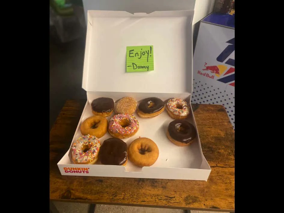 barstoolsports's tweet photo. Randomly Buying Donuts For Your Coworkers Is The Good Guy Move Of The Century https://t.co/e5sV4Qpp2M https://t.co/VSzSzSVPbj