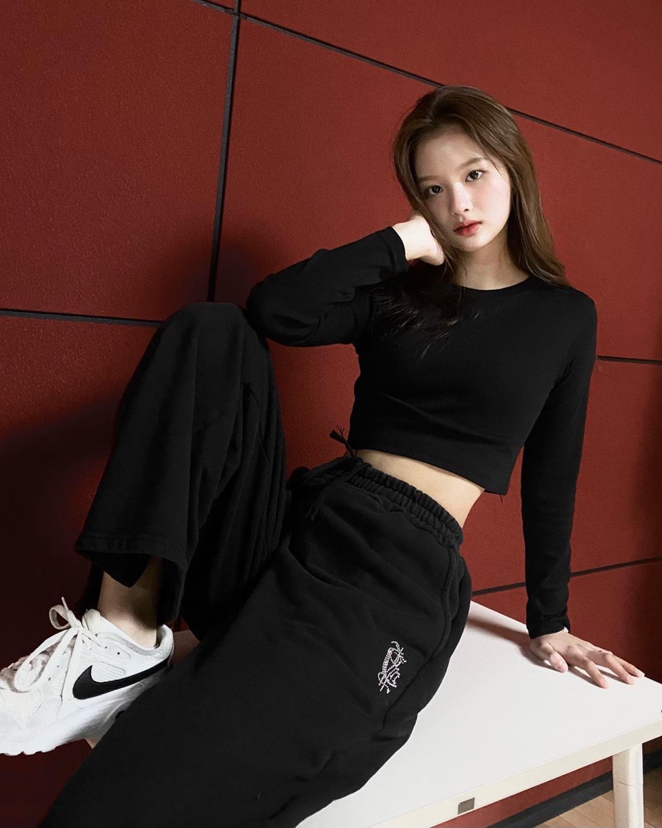 black outfit is something i rarely wear, but here you go. i’m serving you the other version of myself, and of course i tried so hard to be fierce, did i success? 😋