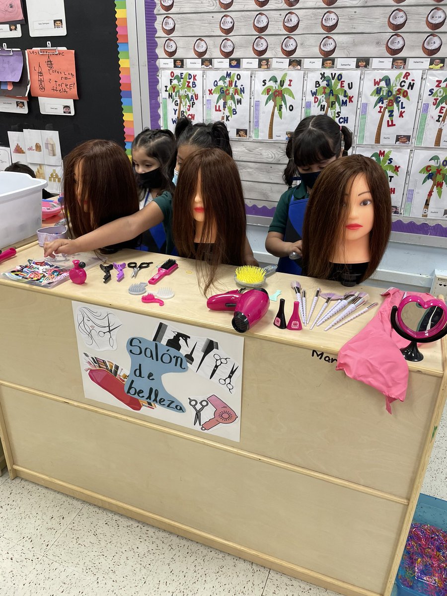olgamarquez03's tweet photo. Our Beauty Salon Bilingual in class PreK1B Nuestro Salón de Belleza Bilingüe en clase!! #LidaHooeElementary https://t.co/neXJ7vpOKU