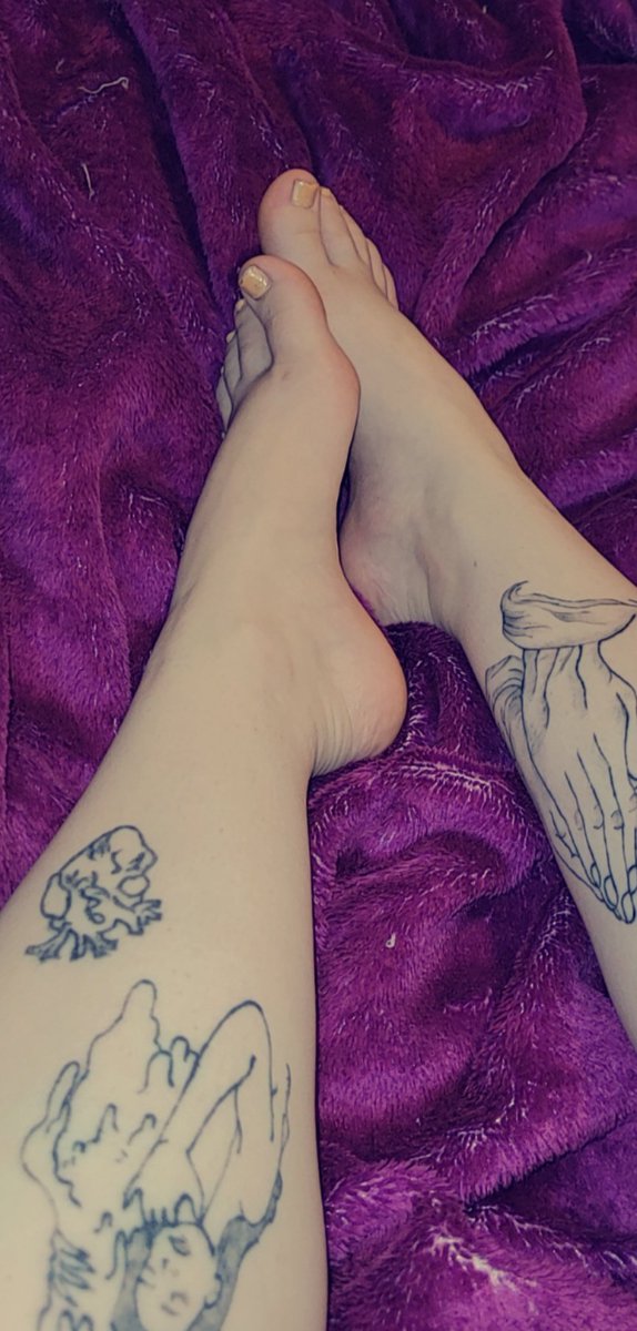 blue11125079's tweet photo. Good morning 🙏 🥰🌿💨 what color should I paint my tiny toes today? 🦶🦶 #feetpicforsale #sellingcontent #buyingcontent #FOOTFETİSH #Feet #feetworshi̇p #footpic https://t.co/bikJn0WdaX