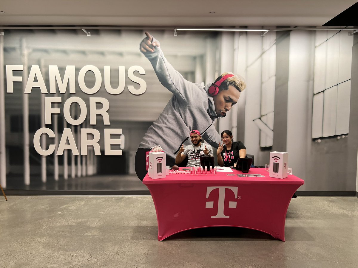 Supporting the call center this week come check out your favorite truck team for some swag and deals you can’t leave without! 🙌🏼📱 @TMoTruckWestFL