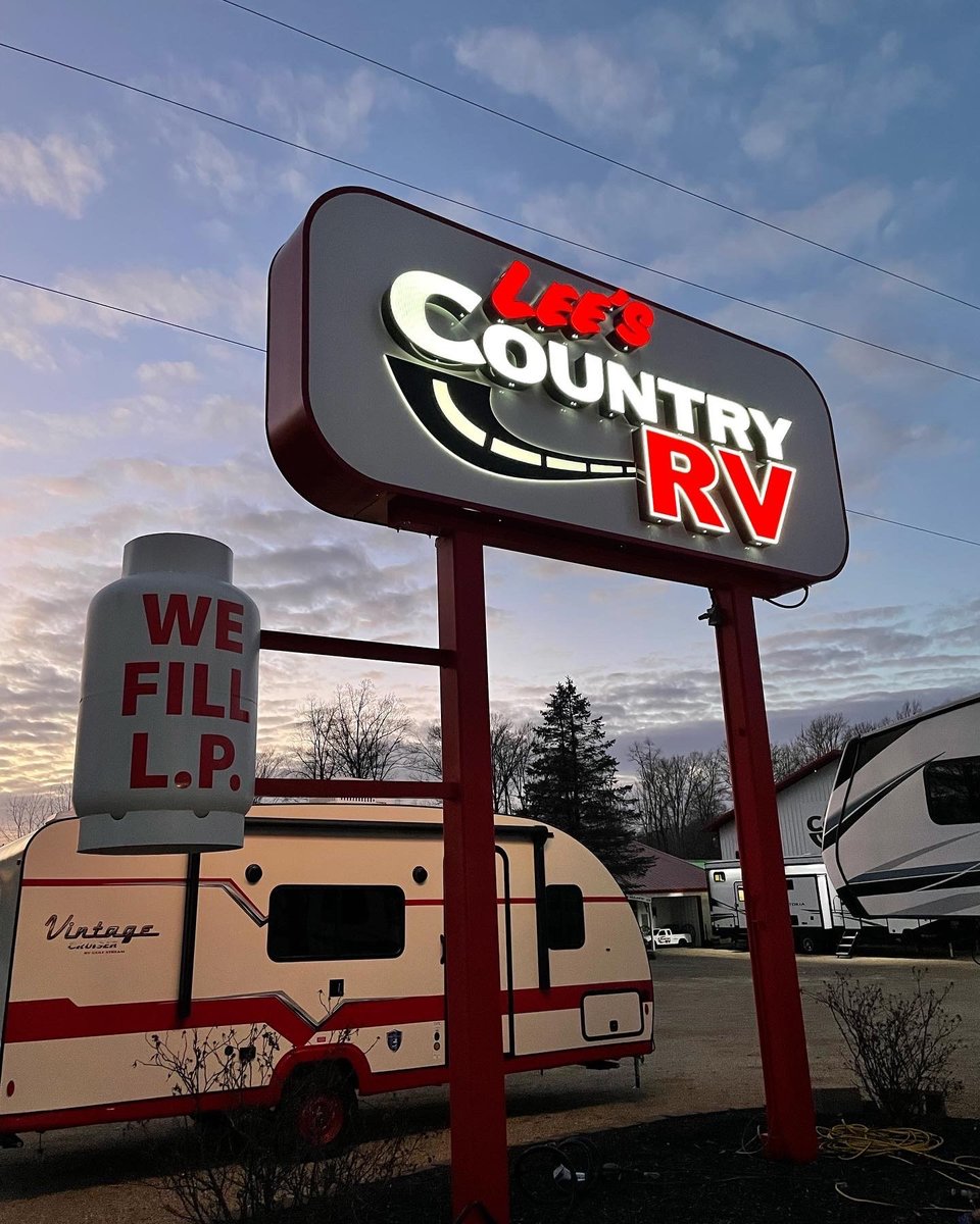 SignFabInc's tweet photo. Congratulations to the winner of the #BeSignFabulous contest for the month of March! Rowland Graphics LLC of Batesville, IN for their sign "Lee’s Country RV".
Runner-up – Signarama of Ankeny, IA for their sign "Many Hands Thrift Market".
#ChannelLetters #Signs #wedofreequotes https://t.co/tOByBFGerP
