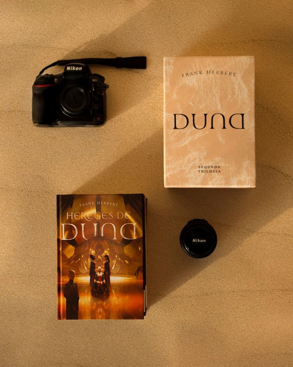 dunabrasil's tweet photo. Não canso de ver a beleza desse box da segunda trilogia de Duna feito pela @editoraaleph

As fotos sensacionais são de @AllecGomes para a @ipsisgrafica que produz o Box.
#duna
#dune
#DuneMovie https://t.co/uk0TcLy9OJ