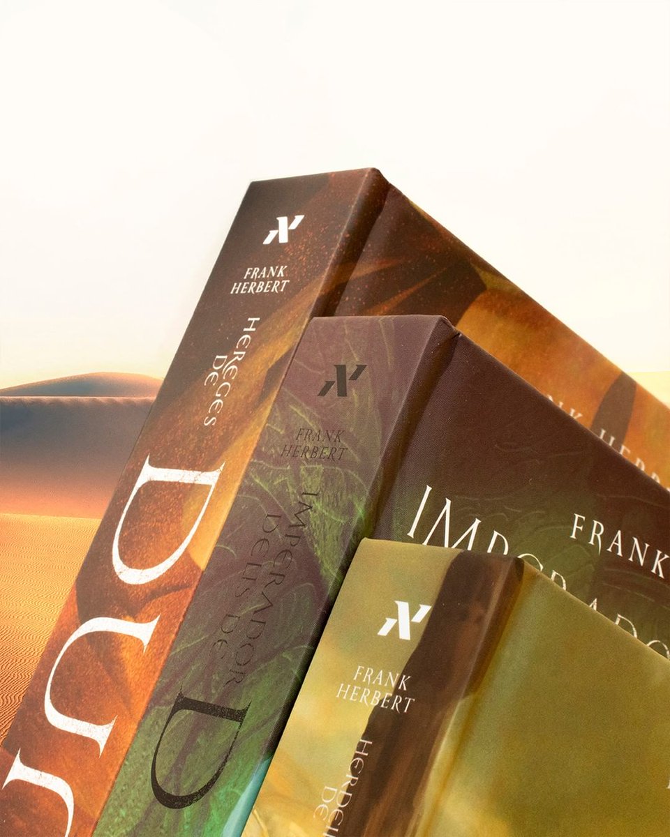 dunabrasil's tweet photo. Não canso de ver a beleza desse box da segunda trilogia de Duna feito pela @editoraaleph

As fotos sensacionais são de @AllecGomes para a @ipsisgrafica que produz o Box.
#duna
#dune
#DuneMovie https://t.co/uk0TcLy9OJ