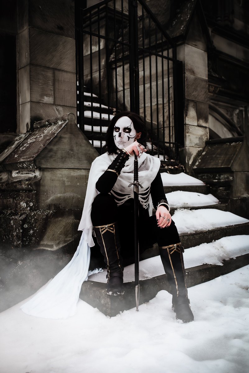 FeylynRose's tweet photo. Gideon the Ninth, first flower of my House, you are the greatest cavalier we have ever produced
Harrowhark Nonagesimus, Reverend Daughter of the Ninth House.
๐ธ jrdboudiebabes
#TheLockedTomb #HarrowTheNinth #HarrowCosplay #harrowharkcosplay #TheLockedTombCosplay https://t.co/jHZRqwkZoe