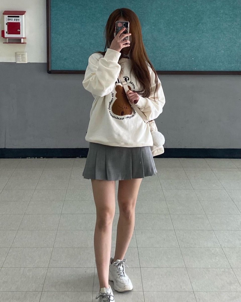i’m serving you my outfit of the day. today’s color for this outfit is earth tone, beige baggy sweater, grey mini skirt, a cutie sling bag, and lastly, white shoes. this sullyoon is ready to go to work! 🧸