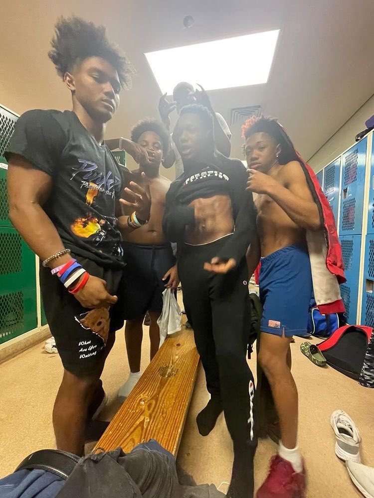 My Squad Vs 🌎<a href="/LeslieTurner07/">LeslieTurner</a> @D1_ace21 <a href="/demarioharris_1/">Demario Harris</a> <a href="/laakayyyy/">Kaymond Turner</a>