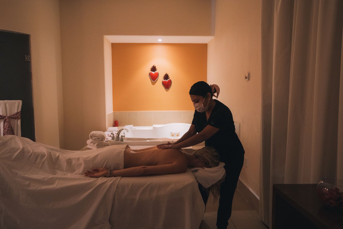 VilladelPalmarL's tweet photo. Moments of tranquility and pure bliss await you at Sabila Spa. Tag someone you'd like to enjoy a spa day with! ☺️
#spacation #spavacations #sparesort #loretomexico #villadelpalmarl #villadelpalmar #safetravels #vacationmode #metime #spa https://t.co/kyXDvOOo9a