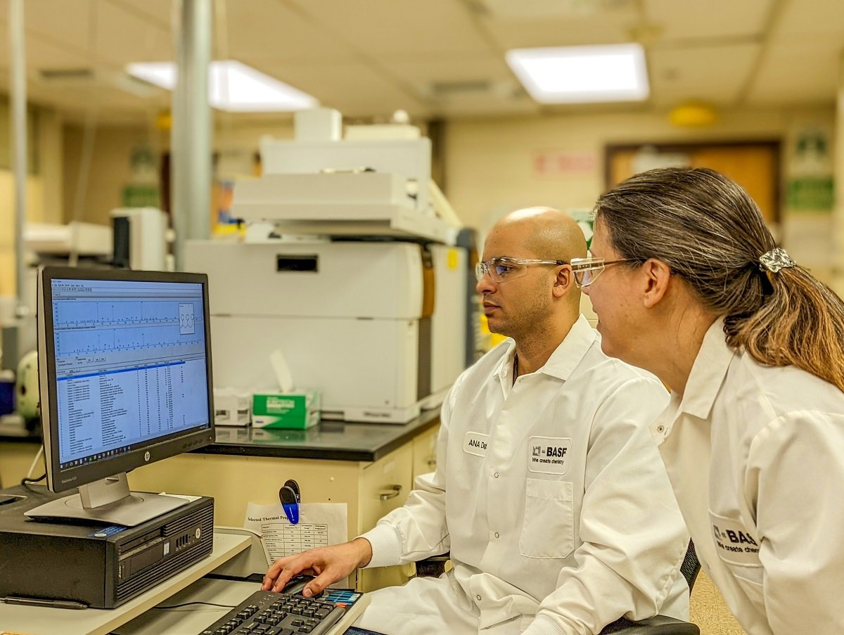 BASFCorporation's tweet photo. Dr. Jeanne Hankett, Senior Scientist at BASF, is researching solutions on microplastics in our latest #SmartScientists article https://t.co/Z8foOCLOcZ https://t.co/BvBRJazehg