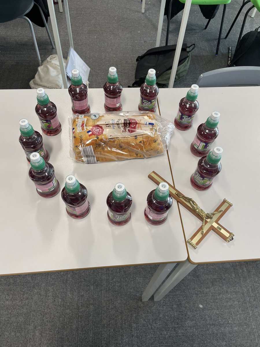 YCB_RS's tweet image. When year 9s become the teachers👩🏻‍🏫🍎 #rolereversal #lessonplan #scavengerhunt