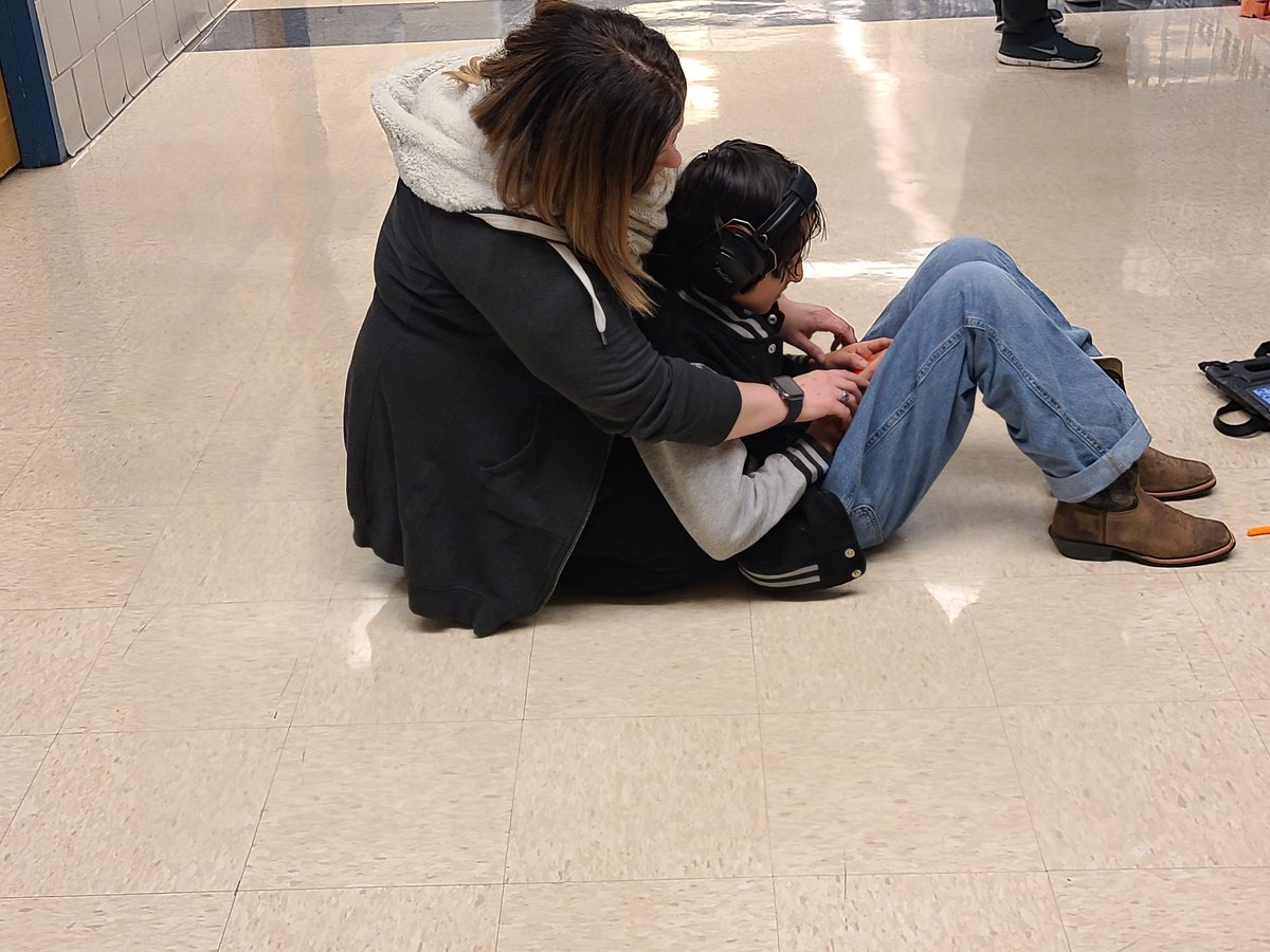There is nothing better than seeing an adult sharing their love, passion, and support of a student! @ExpressionsFcps @JWork_FCPS @DHooverBeetFCPS