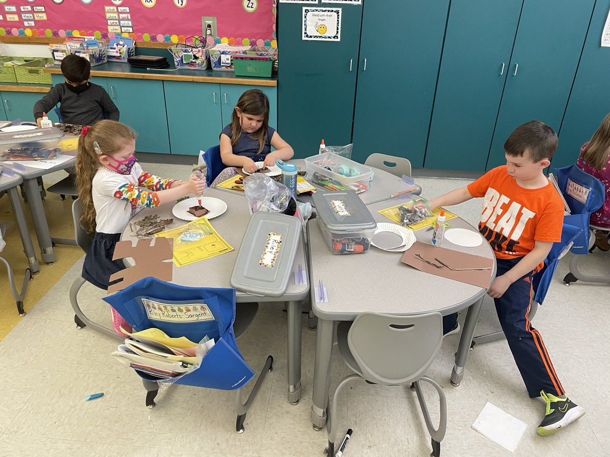 mrsmichelSL's tweet photo. Today for enrichment, our scientists were inspired by Sue and Otto @SUHawkNest2 and Big Red and Arthur @CornellHawks to build their own bird nests! @SyracuseSchools @MrsGiannuzziSL @syracuselatin https://t.co/M25vXmCSrT
