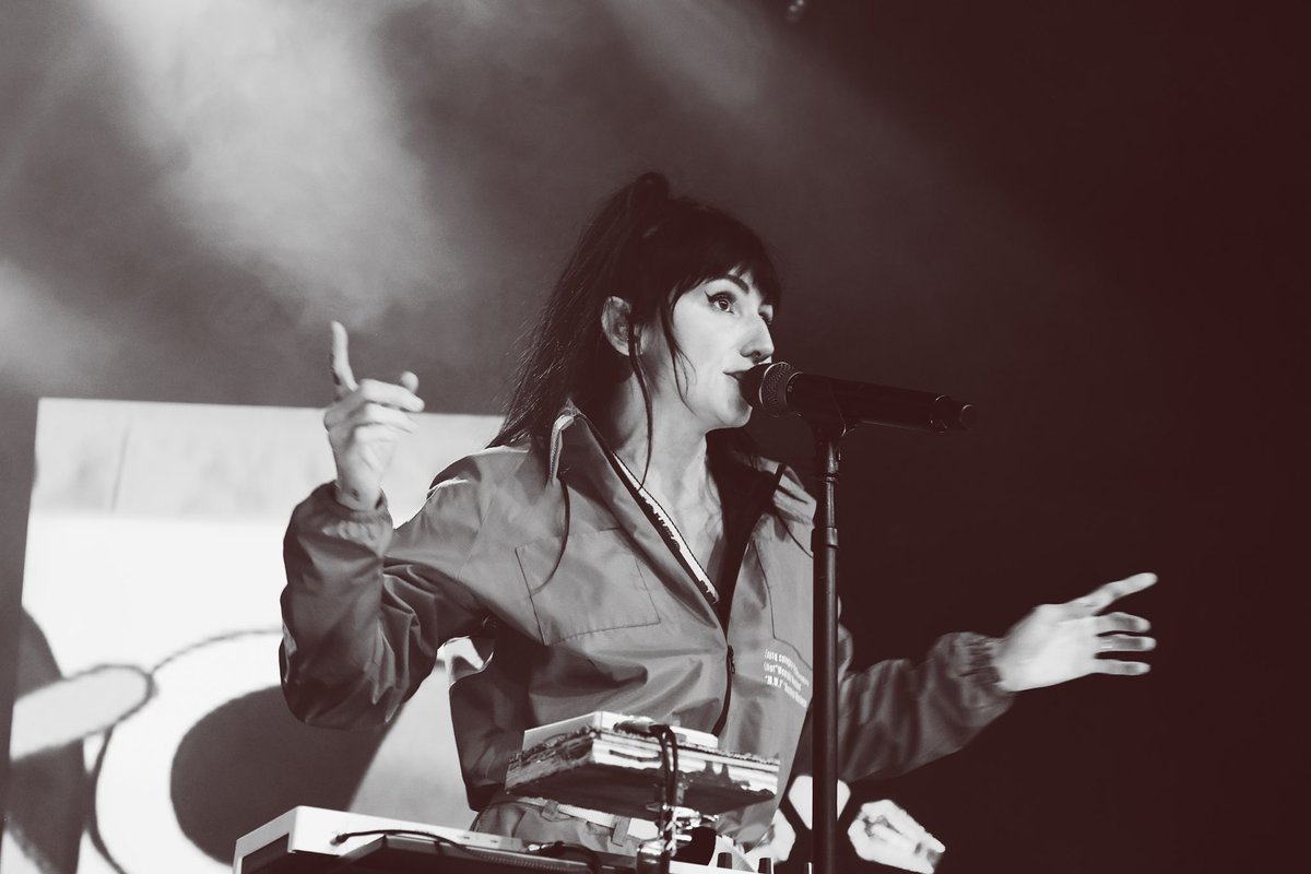 ezkenz's tweet photo. @lights @showboxpresents 4 april 2022 https://t.co/3O9EmJxOxk