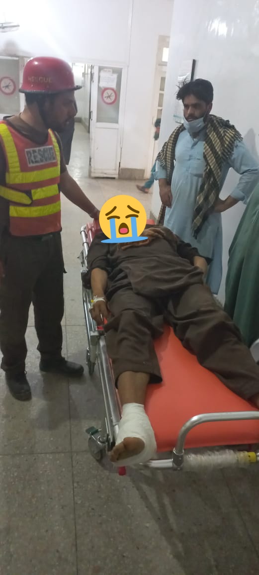 KPRescue1122's tweet photo. ریسکیو1122 دیر لوئر
خدنگ تالاش جانی والی مسافر ڈاٹسن حادثے کا شکار، 10 افراد شدید زخمی
ریسکیو1122 میڈیکل ٹیم نے اطلاع ملتے ہوئے موقع پر پہنچی اور امدادی کاروائیاں کرتے ہوئے
شدید زخمیوں کو ایمبولینس میں ابتدائی طبی امداد فراہم کرکے تیمرگرہ ہسپتال منتقل کر دیا https://t.co/tAUWziE6E8