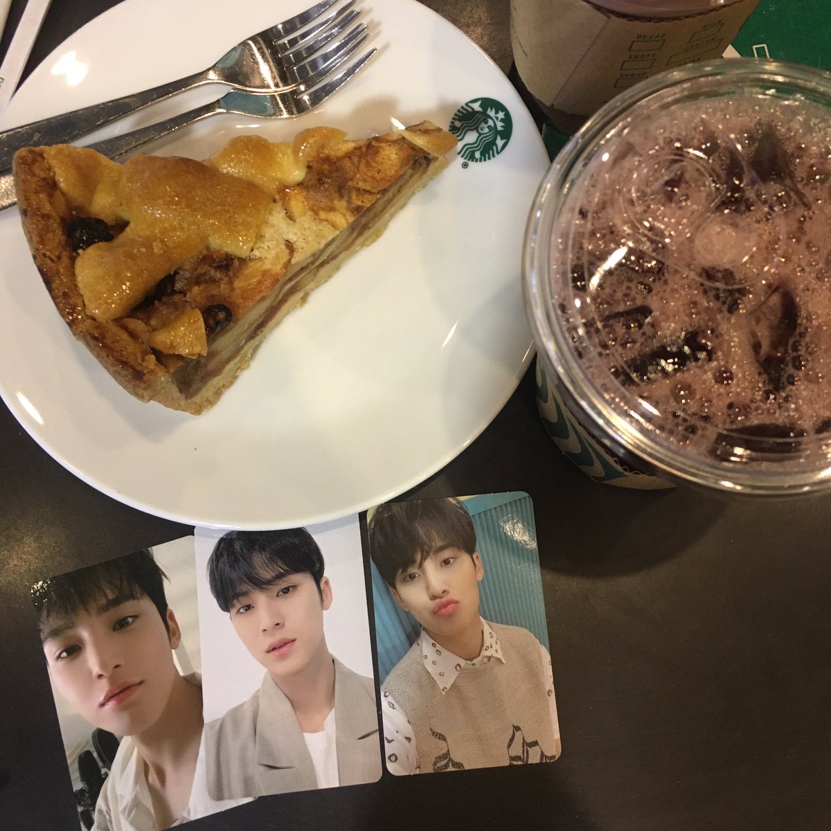 bybbnn's tweet image. 🍰🤍✨

#민규를_사랑하는_406가지_이유 
#MinGYUMakeMySpring