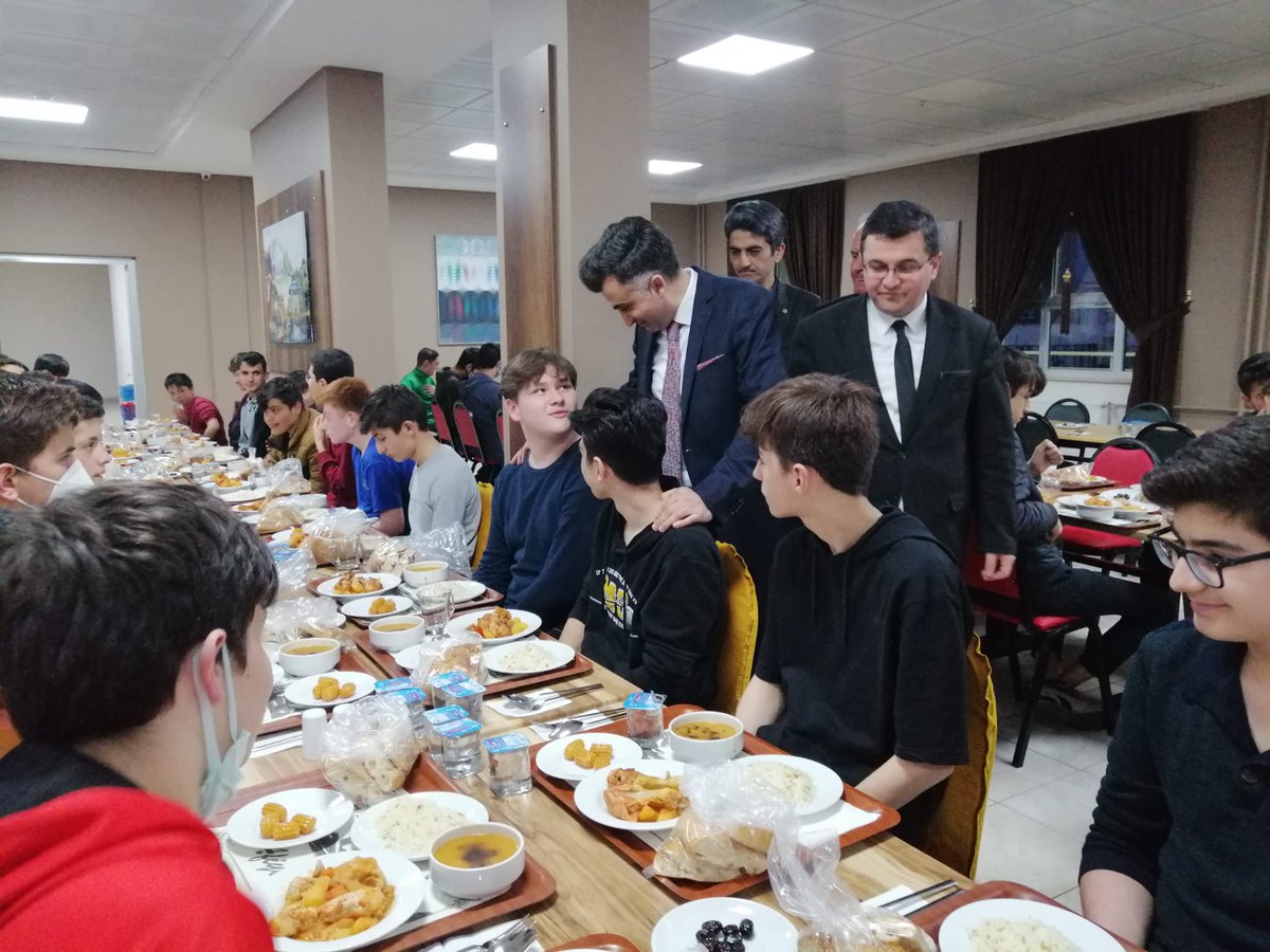 Ordu_MEM's tweet photo. Müdürümüz @mfvargeloglu, Altınordu TOBB Meslekî ve Teknik Anadolu Lisesinde düzenlenen iftar programına katılarak, öğrencilerimizle bir araya geldi.  

#eğitimkentiORDU 

@tcmeb @GelenMustafa @yunus_arinci @yilmaznazif @tuncaysonel @mhilmiguler @TCOrduValiligi @altinordu_mem https://t.co/Dos06tHPHH