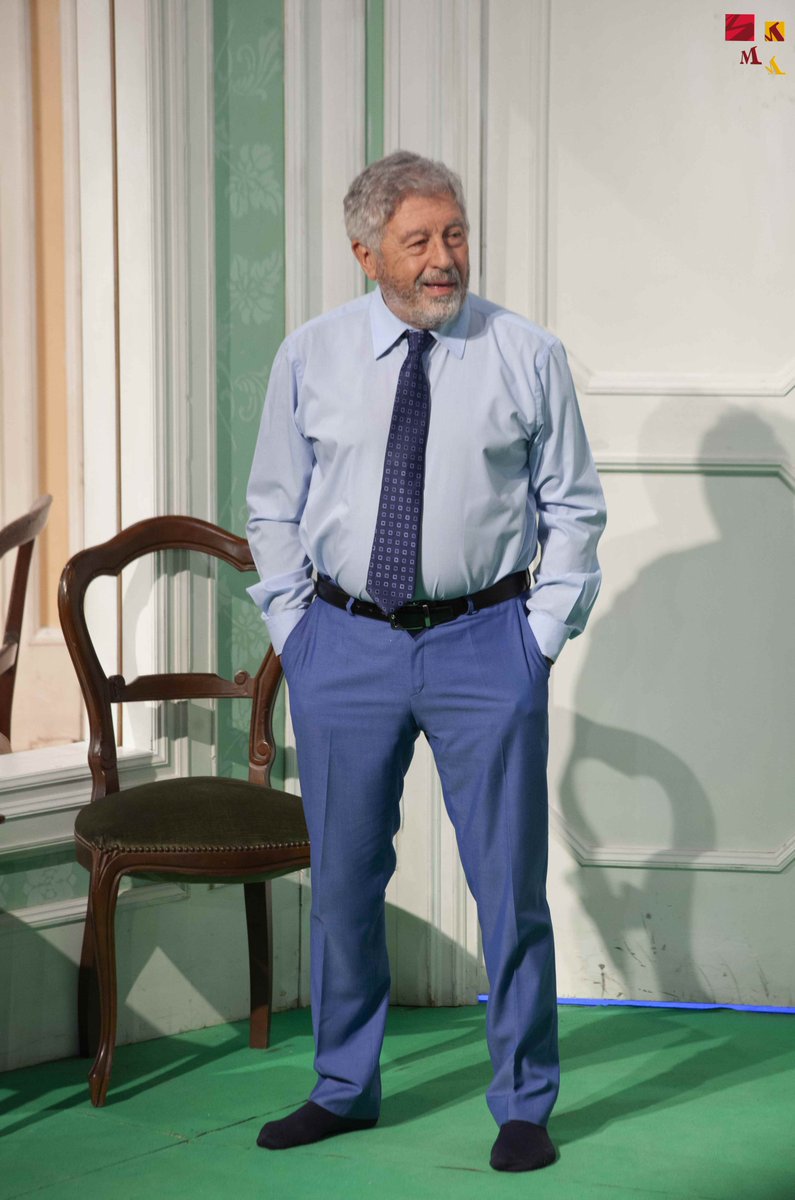 TeatroManzoni's tweet photo. "Se il testo è potente, il cast è strepitoso e con personaggi ben scritti. "Se devi dire una bugia dilla grossa" è un commedia leggera ma di valore e di qualità, regala risate e spensieratezza." 

Vi aspettiamo fino al 10 aprile!
Info: https://t.co/ci07QjFJCb
#IoVadoAlManzoni https://t.co/2myBm0Wd2k