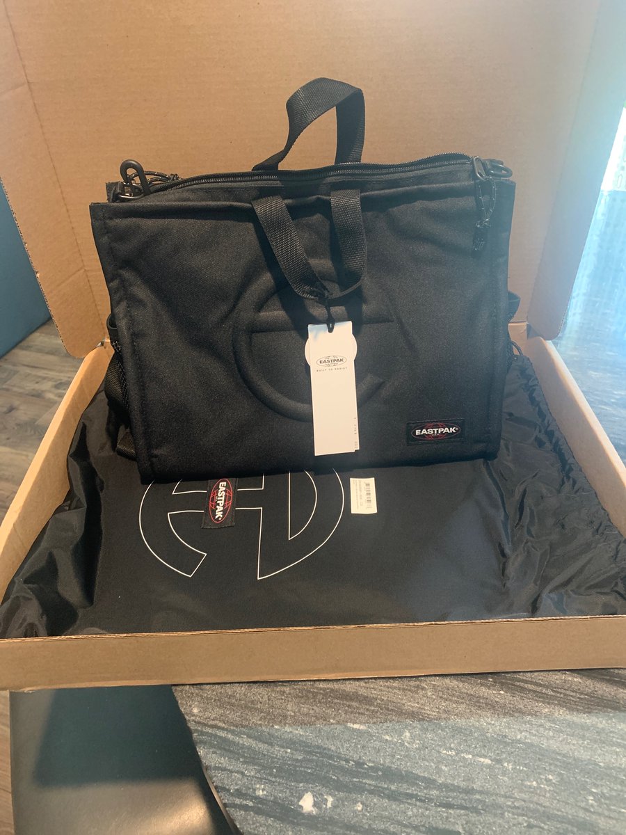 HiNatasha's tweet photo. I am selling this one. I like it but where I’m wearing her to? . #Telfar #TelfarXEastpak #Medium https://t.co/vB0s43nhmr