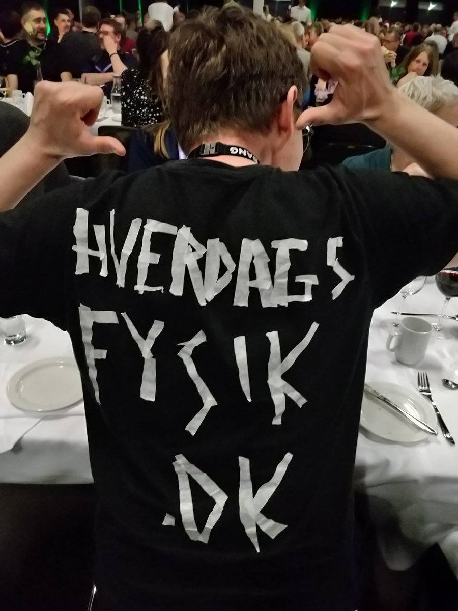 Soeren_Storm's tweet photo. Glemte reklame t-shirt - fandt bod med hvid tape. Tak til kunstneren. Husk https://t.co/nARbhlqRKD oplæg torsdag på #BBDK22 https://t.co/LdWk4EefeZ