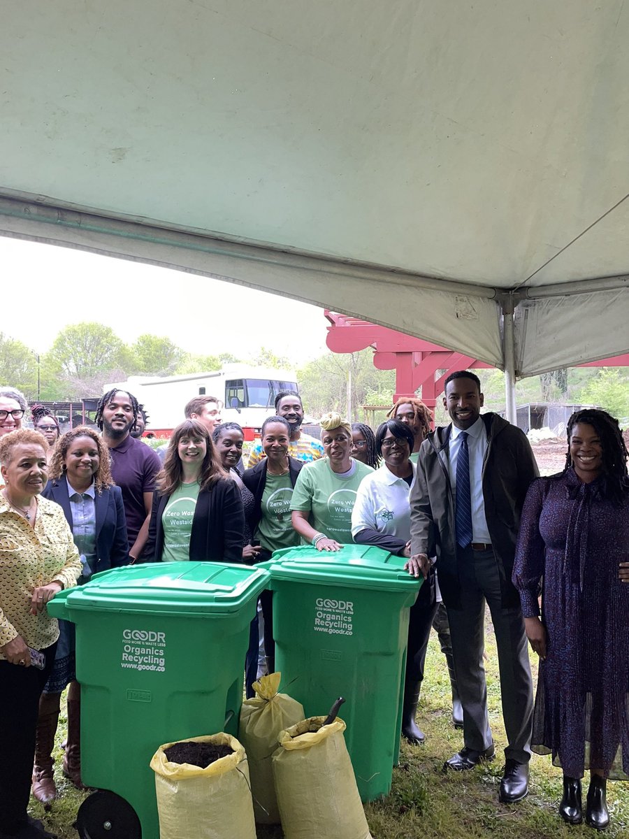 I was honored to be on site today to announce the Zero Waste Westside initiative with <a href="/TrulyLivingWell/">Truly Living Well</a> <a href="/TheGoodrCo/">GoodrCo.</a> and Green is Lyfe with the support of <a href="/Microsoft/">Microsoft</a>. Together we are reducing food waste on Atlanta’s west side. Thanks to Mayor <a href="/andreforatlanta/">Andre Dickens</a> for joining us!