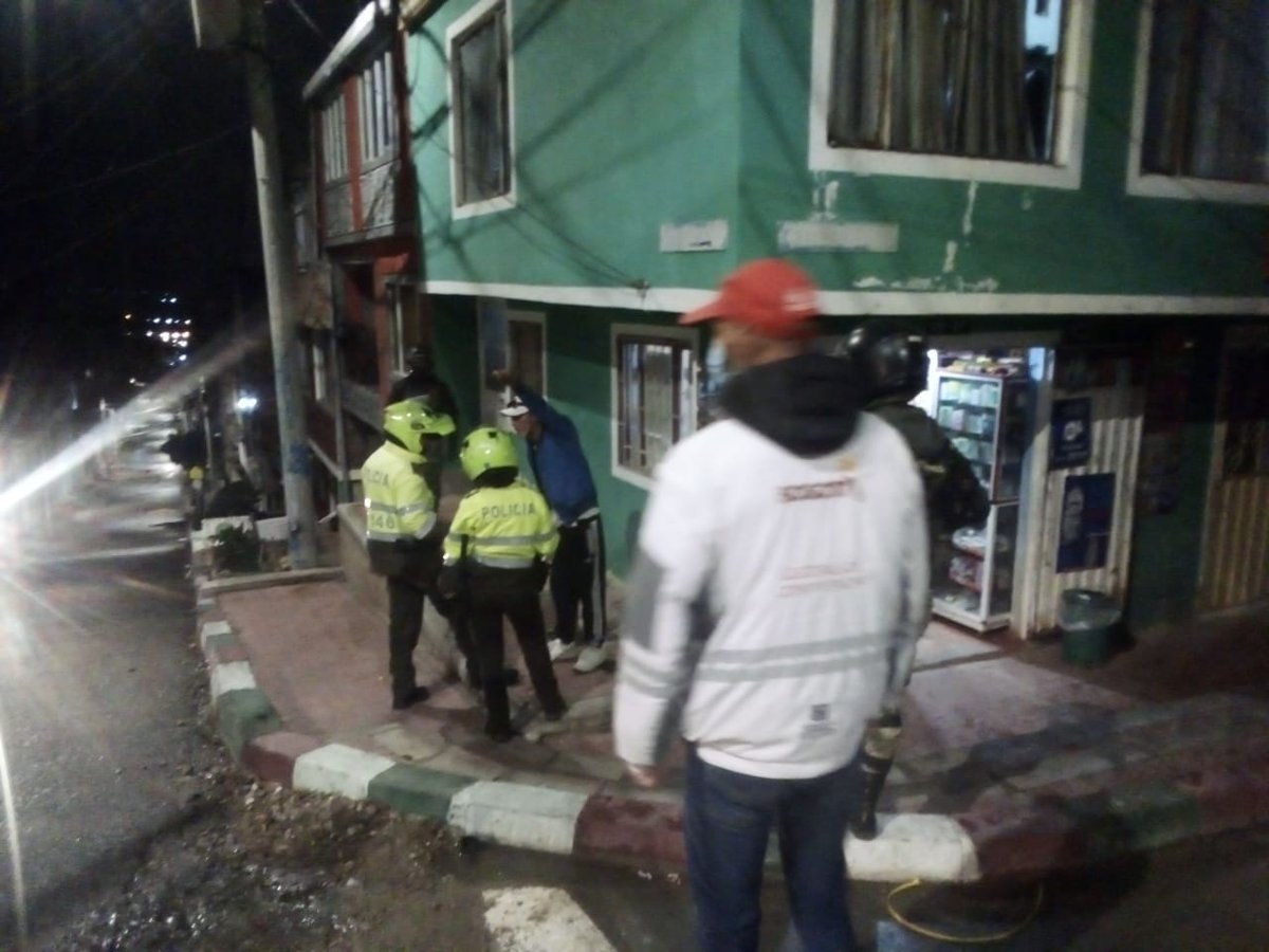 UsmeAlcaldia's tweet photo. #NuestraLabor La oficina de seguridad y convivencia y de manera articulada con @SeguridadBOG, @PoliciaColombia y @COL_EJERCITO, realizaron recorrido por UPZ Alfonso López y Gran Yomasa a fin de identificar puntos críticos de inseguridad como espacios públicos, parques. https://t.co/7puC2P5yrE