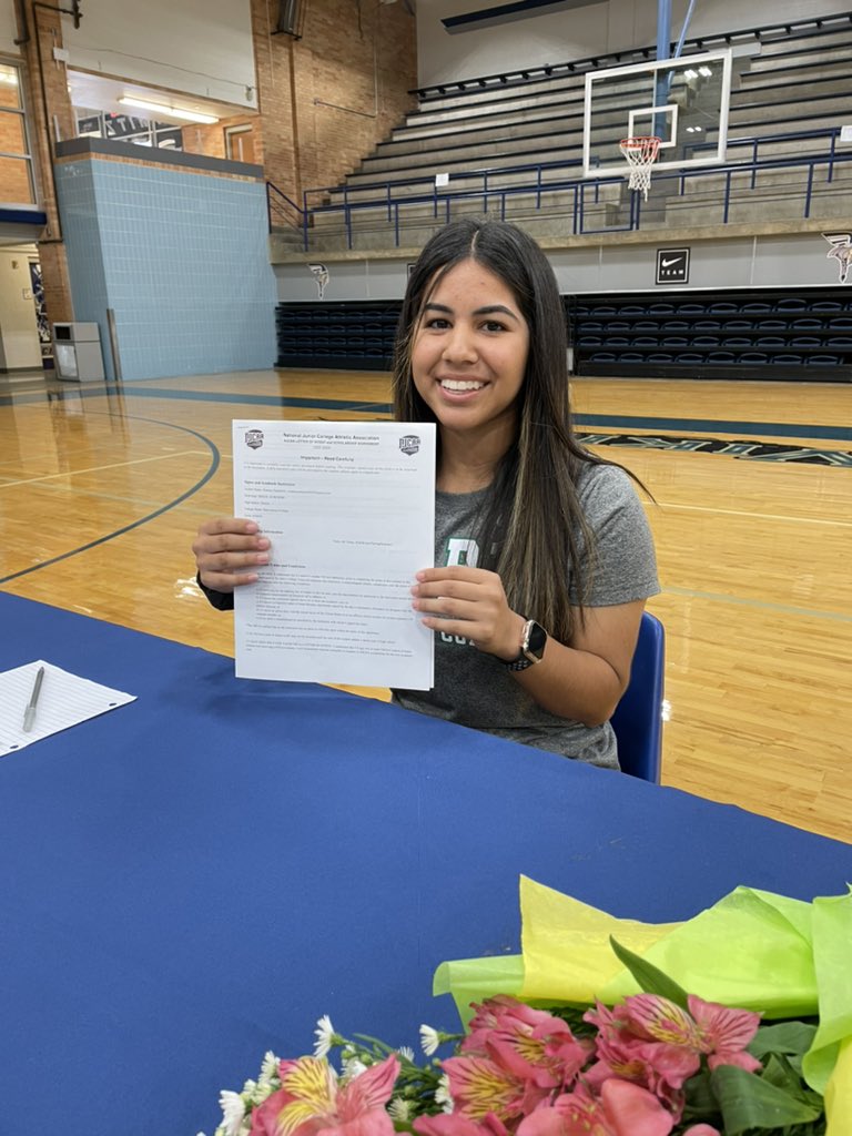 IrvingISD's tweet photo. 👏 Congratulations, @mena22_zamarron for signing with @PJCSoftball! #myIrvingISD is proud of you! 🌟🥎 https://t.co/E00AkfE49r
