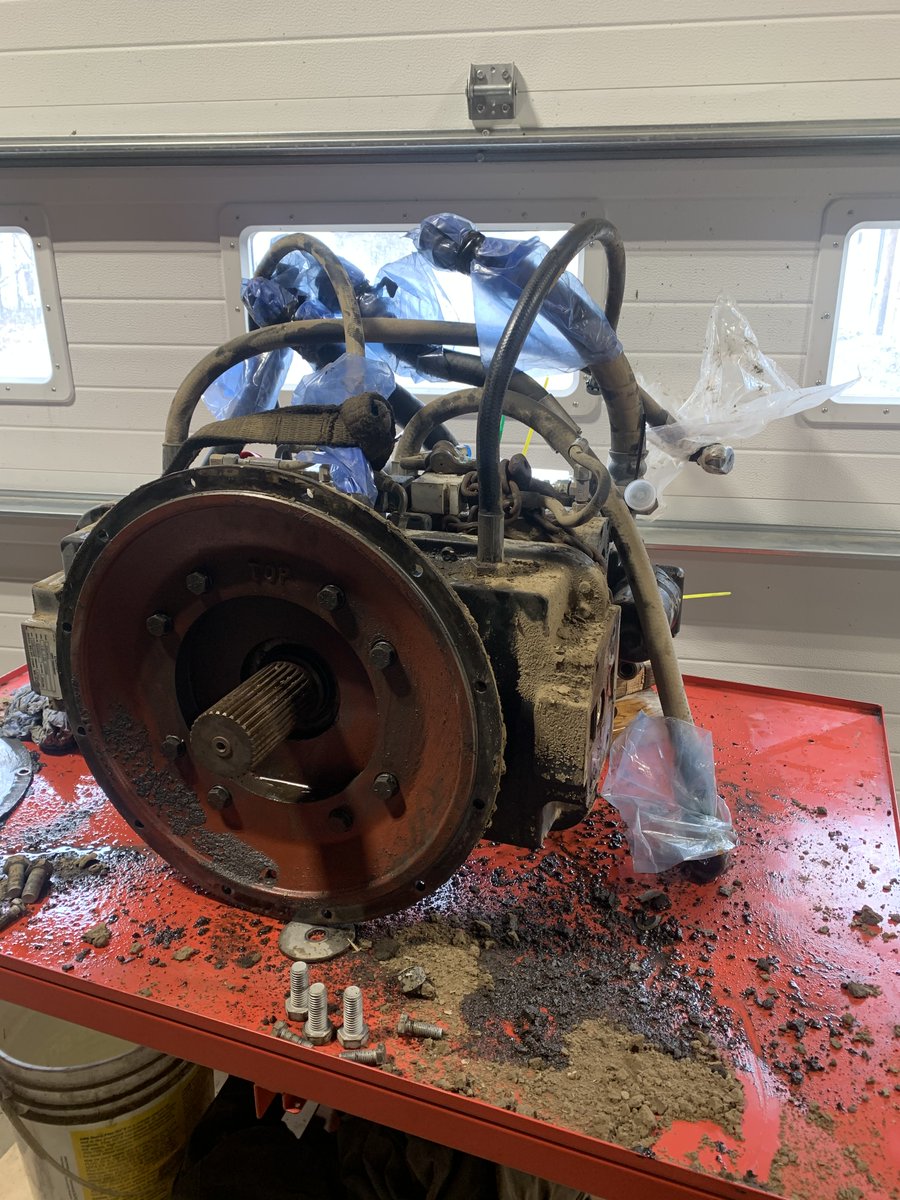 RedEdgeAG's tweet image. CASEIH 3320 Patriot Sprayer in the shop getting a new Hydro Input Shaft Seal 

Contact us if you need service on any equipment! 

#rededge
#caseih
#sprayer
#agriculture 
#ontariofarming