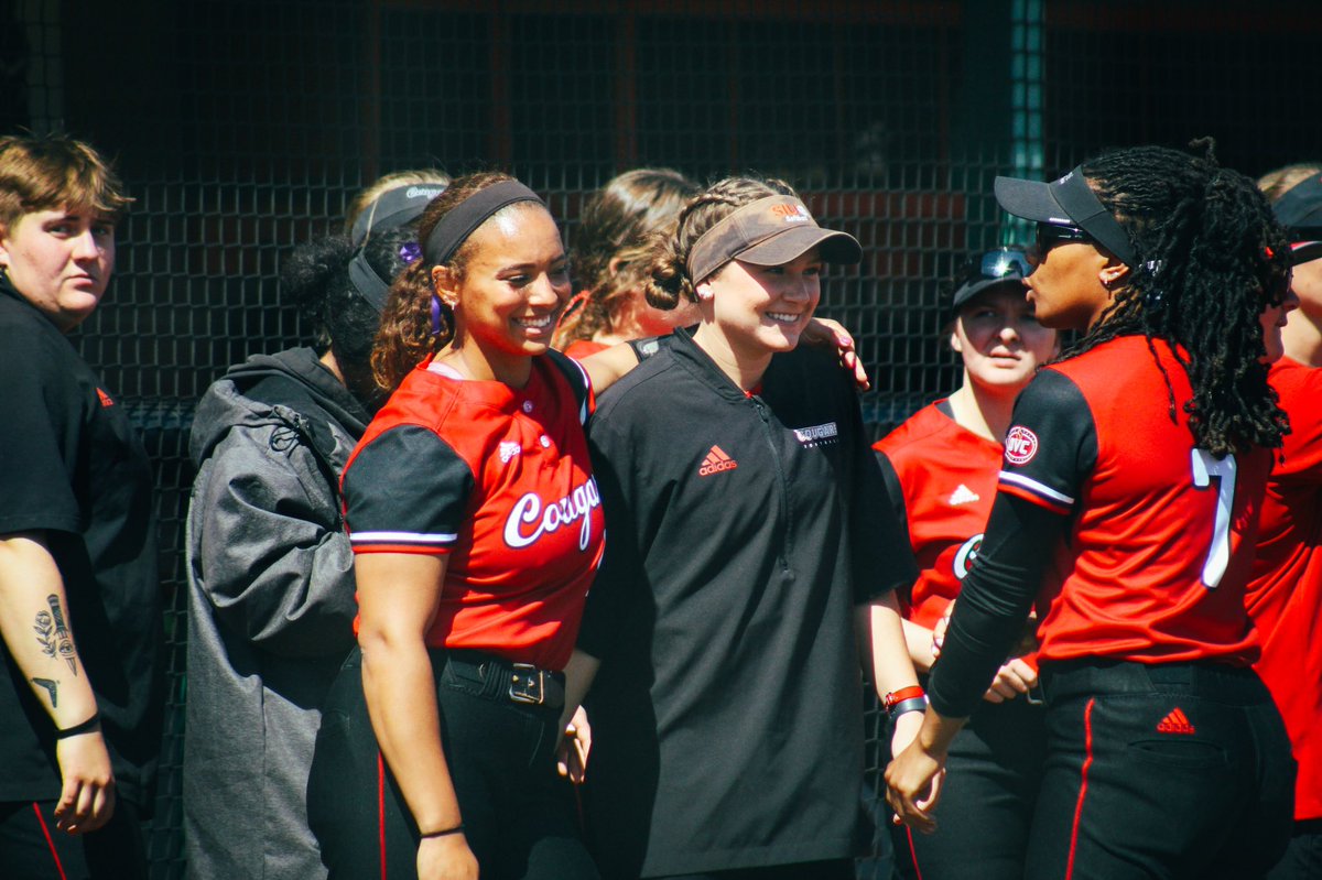 SIUESB's tweet photo. Smilin’ because it’s #NationalStudentAthleteDay 😁

Today we recognize the outstanding accomplishments of our #SIUESoftball student-athletes ❤️

#LetsGoCougs 🐾 https://t.co/XItS52e6G9