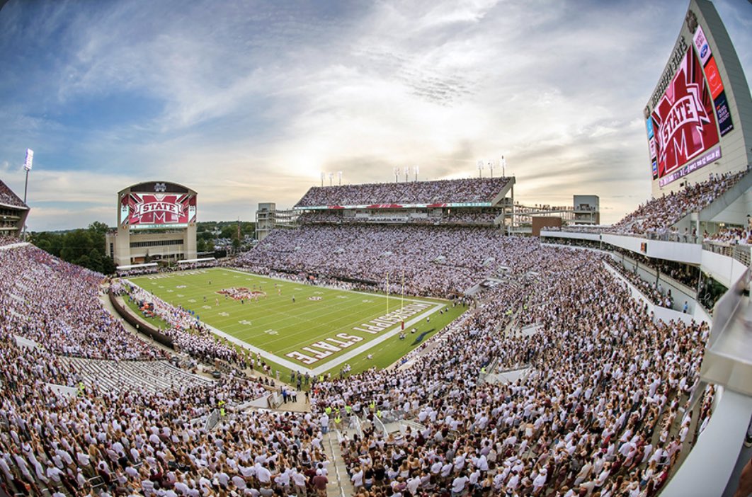 CarmaroMayo's tweet photo. I am blessed to earn my first offer
from Mississippi State University
This one is SPECIAL #AGTG #LL14
#HailState @j_mitch38 
@CoachMcBath_MSU @HailStateFB 
@theuelite @VeewiliM @BHoward 
@adamgorney @ParkwayFootball https://t.co/TarpgNBXf8