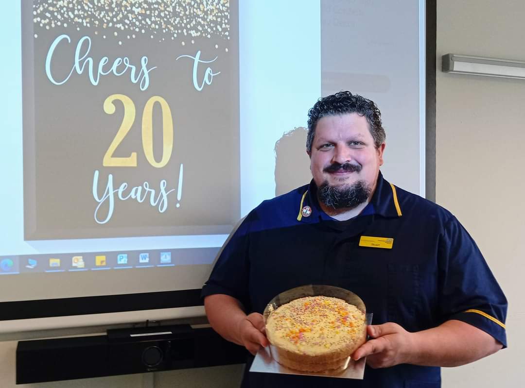 StuwieQ's tweet photo. Thankyou to the @DerrifordT for surprising me with this cake! 20 years at @Derriford_Hosp, from A grade at the #REI, via @PlymUni, #SharpWard & @DerrifordED to my current team in LD Liaison. @UHP_NHS @DerrifordNurses https://t.co/2OtK2mFJiH