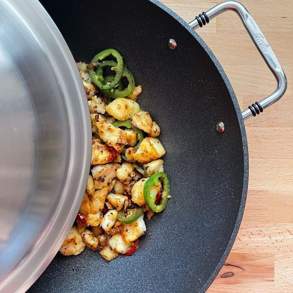 FisslerColombia's tweet photo. ¿Qué es lo que más te gusta saltear? 
https://t.co/Xe42u1k1RA
#Fissler #fisslercolombia #wok #asia #comida https://t.co/gBHub1Johg